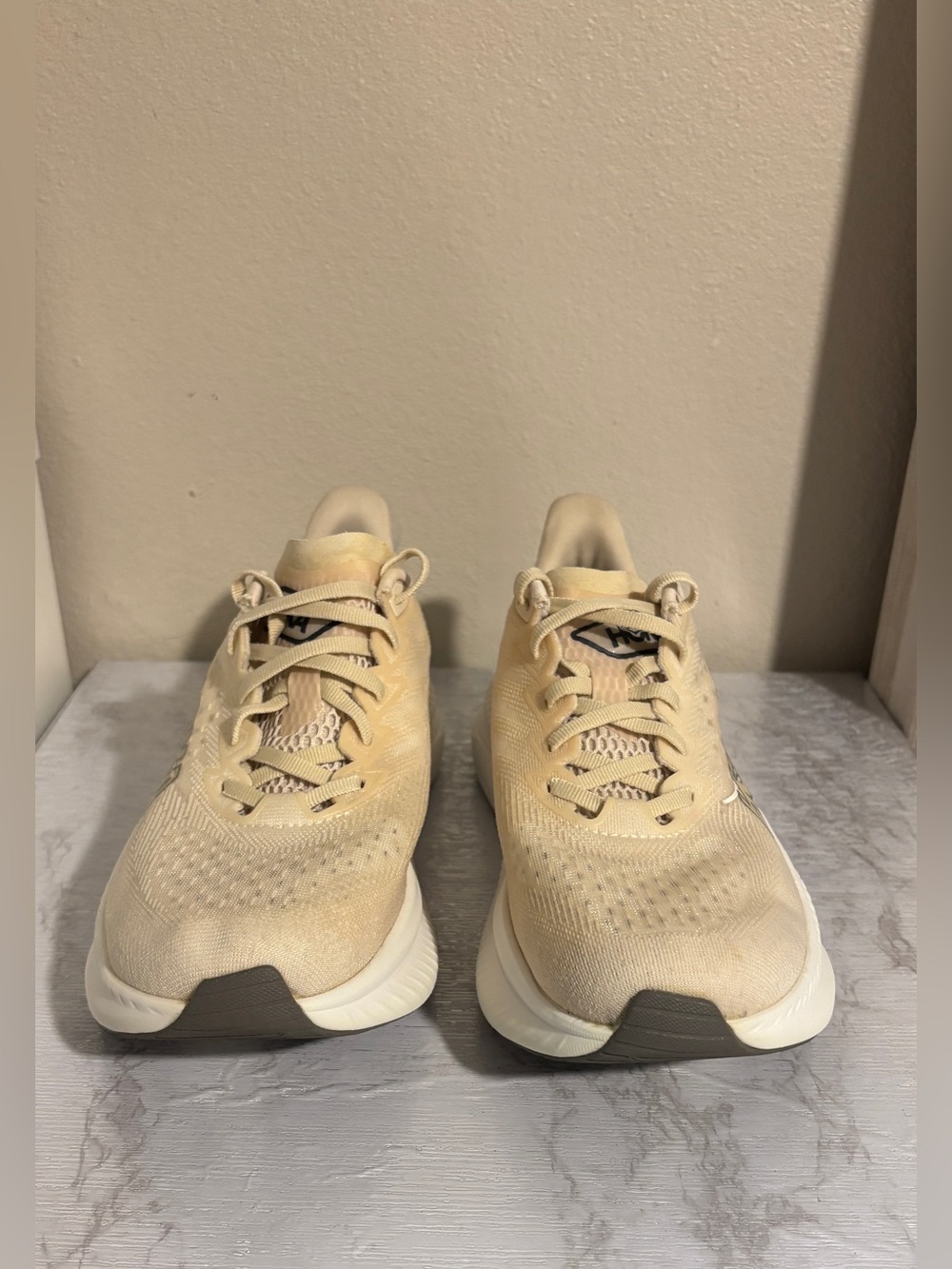 HOKA one one Mach 6 Womens 8.5B Running Shoes (1147810EGV) Eggnog/vanilla/beige